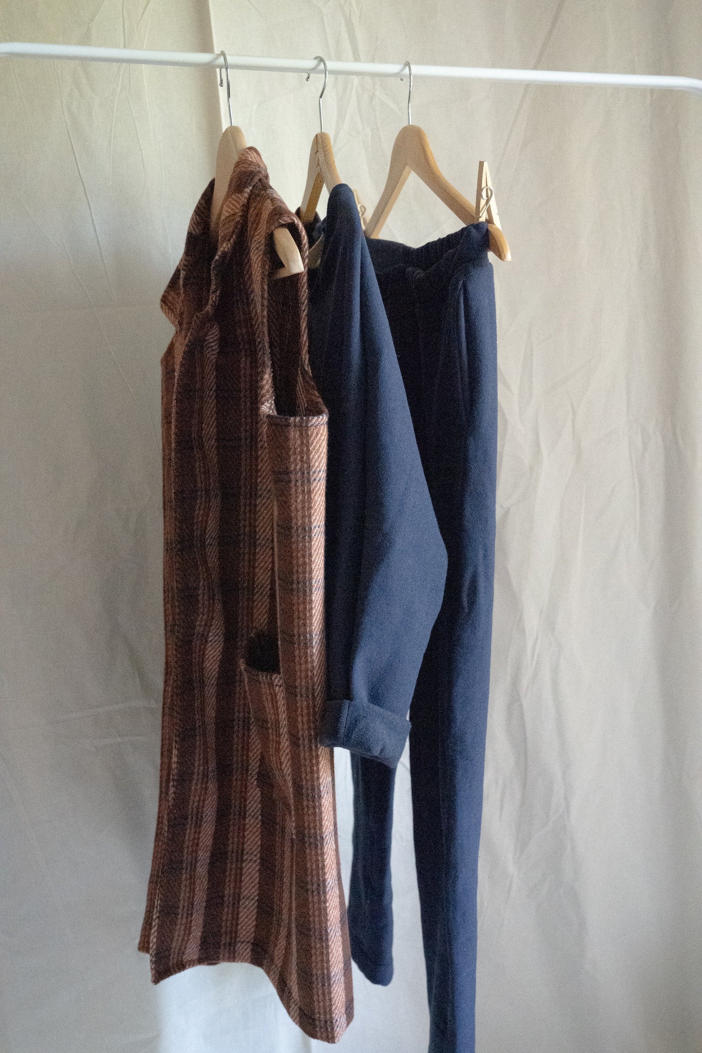 CAMILA checkered vest in rust tones